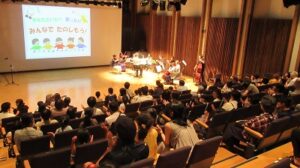 令和8年度絵本の音楽会写真1